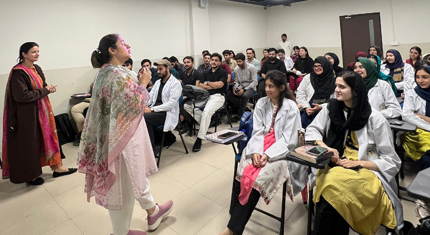Azra Naheed Dental College Enhances Student Learning Through Case-Based Dental Session