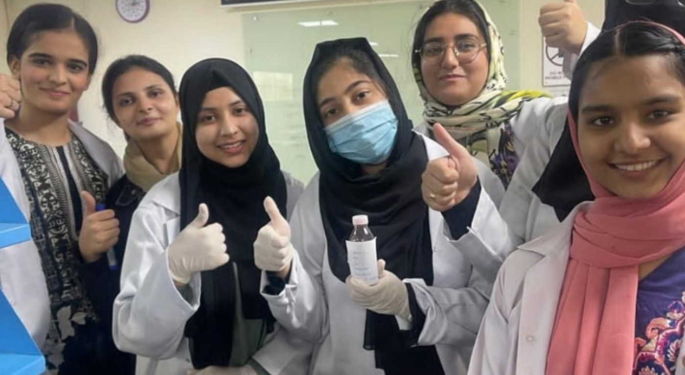 Azra Naheed Dental College First-Year BDS Students Conduct Hands-On Pharmacology Lab